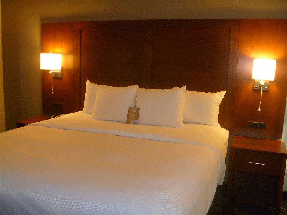 Comfort Suites Pineville - Ballantyne Area Экстерьер фото