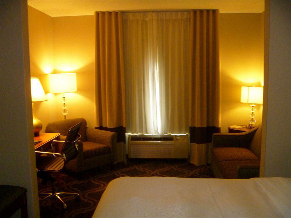 Comfort Suites Pineville - Ballantyne Area Экстерьер фото