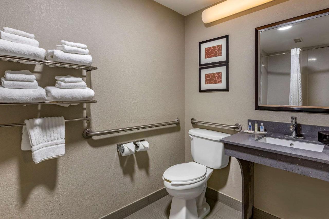 Comfort Suites Pineville - Ballantyne Area Экстерьер фото