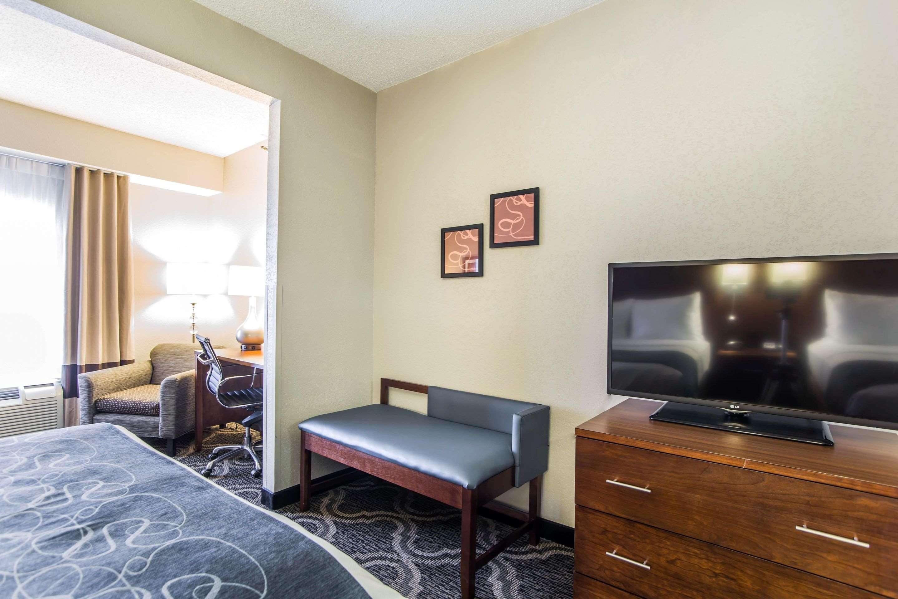 Comfort Suites Pineville - Ballantyne Area Экстерьер фото