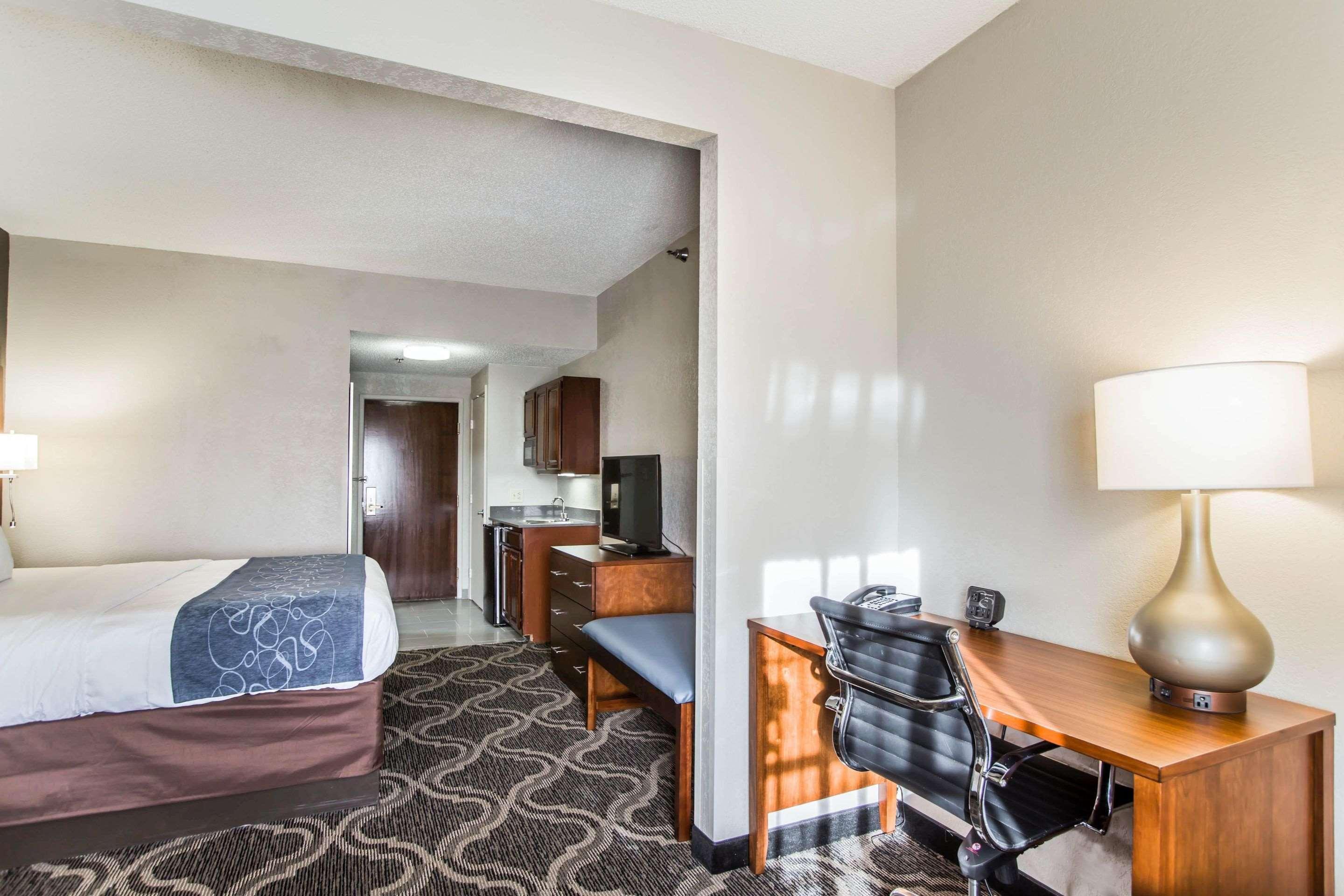 Comfort Suites Pineville - Ballantyne Area Экстерьер фото