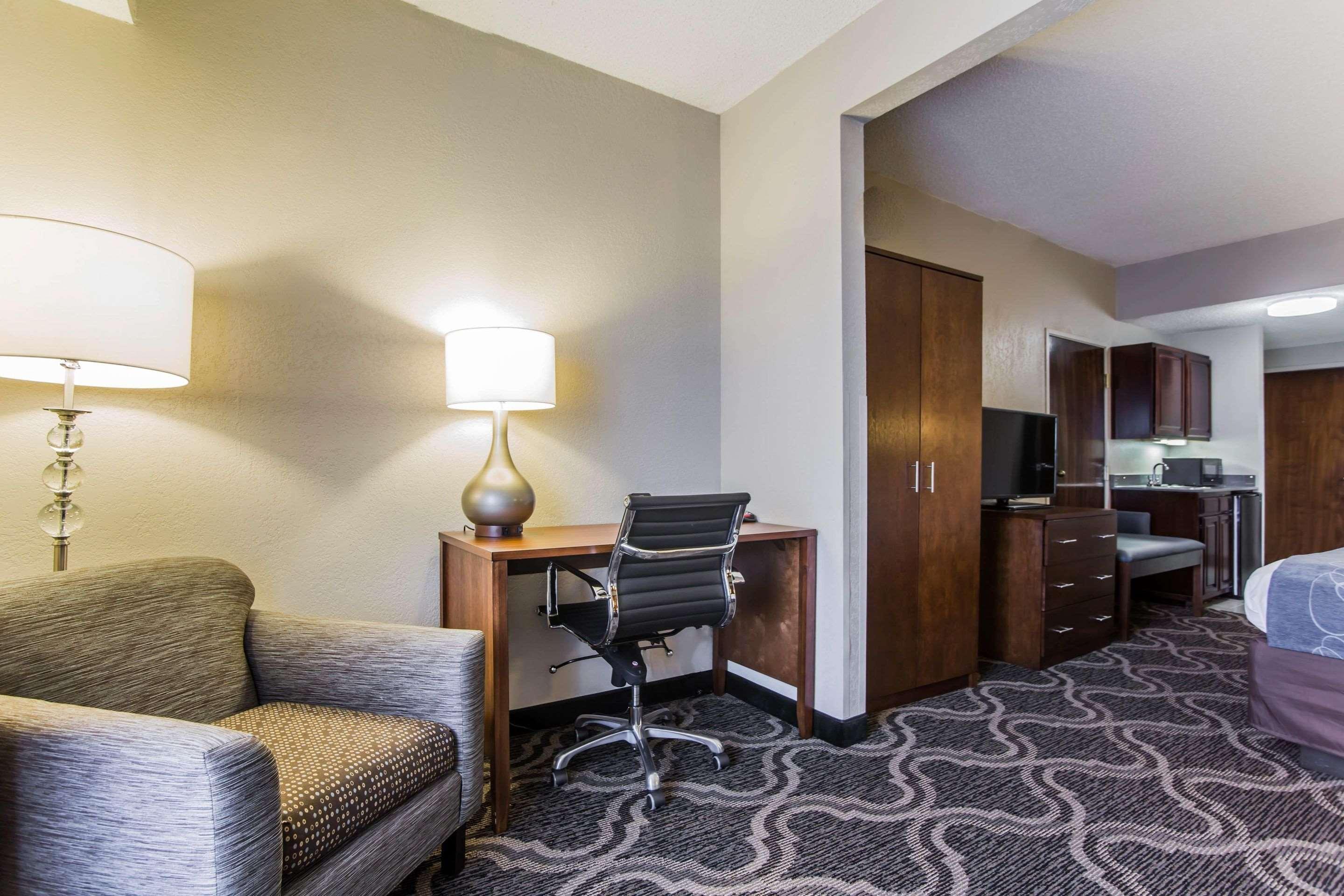 Comfort Suites Pineville - Ballantyne Area Экстерьер фото