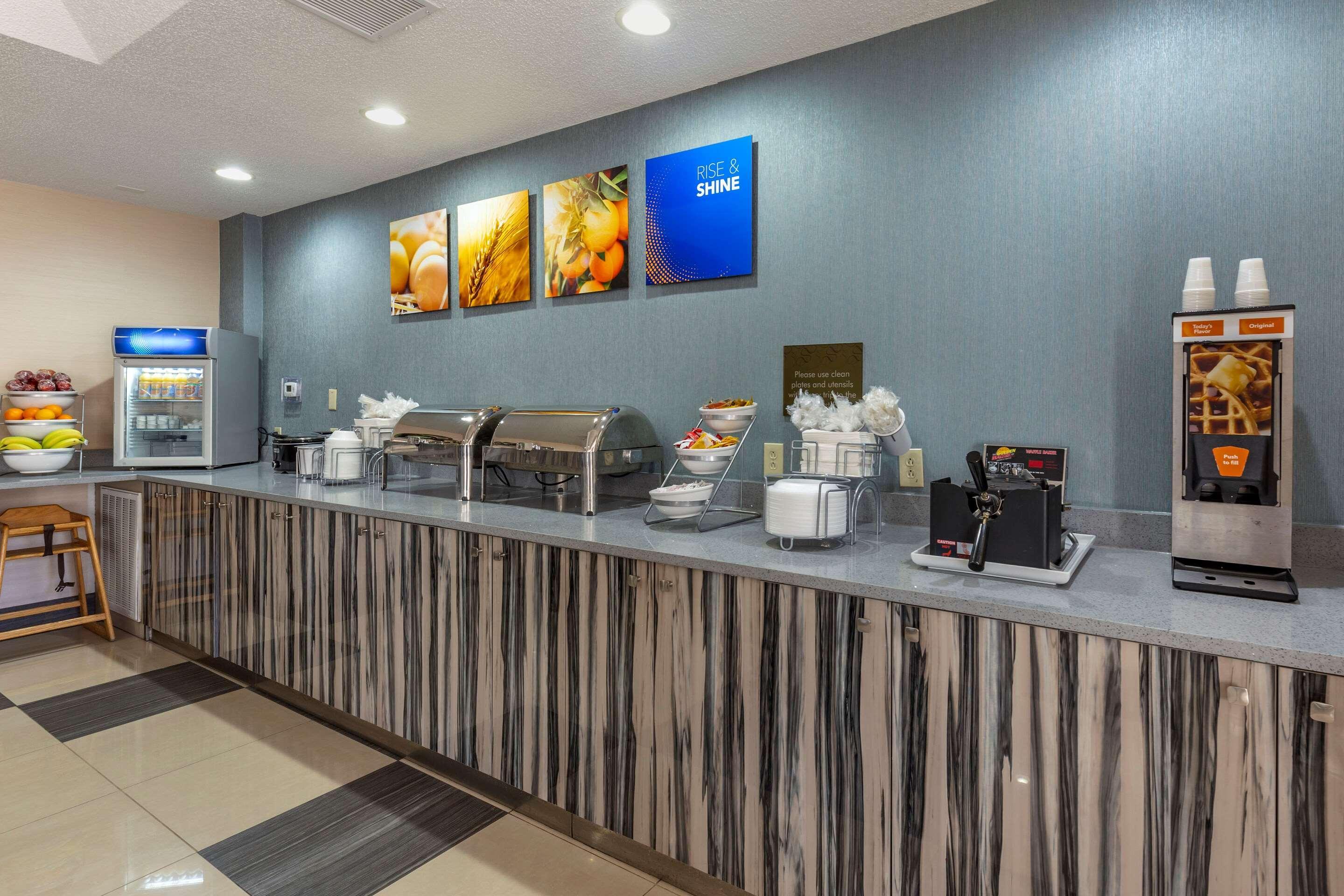 Comfort Suites Pineville - Ballantyne Area Экстерьер фото