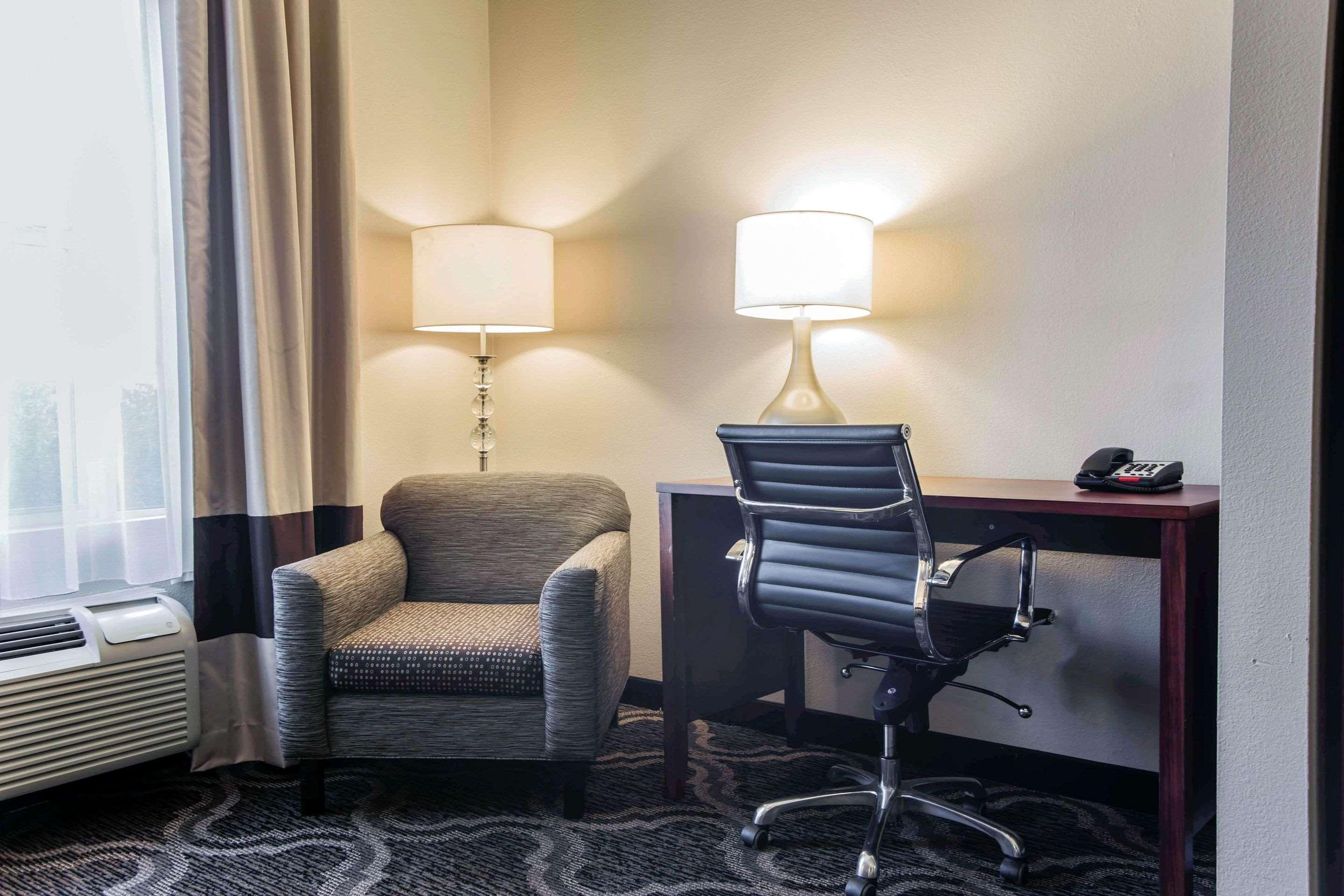 Comfort Suites Pineville - Ballantyne Area Экстерьер фото